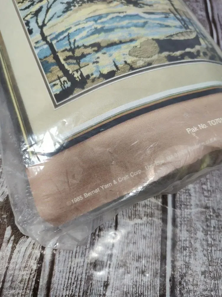 1985 Bernat WN7016 Storm Tide Needlepoint Kit 16"x20" Frame 1985 New Sealed - Picture 4 of 6